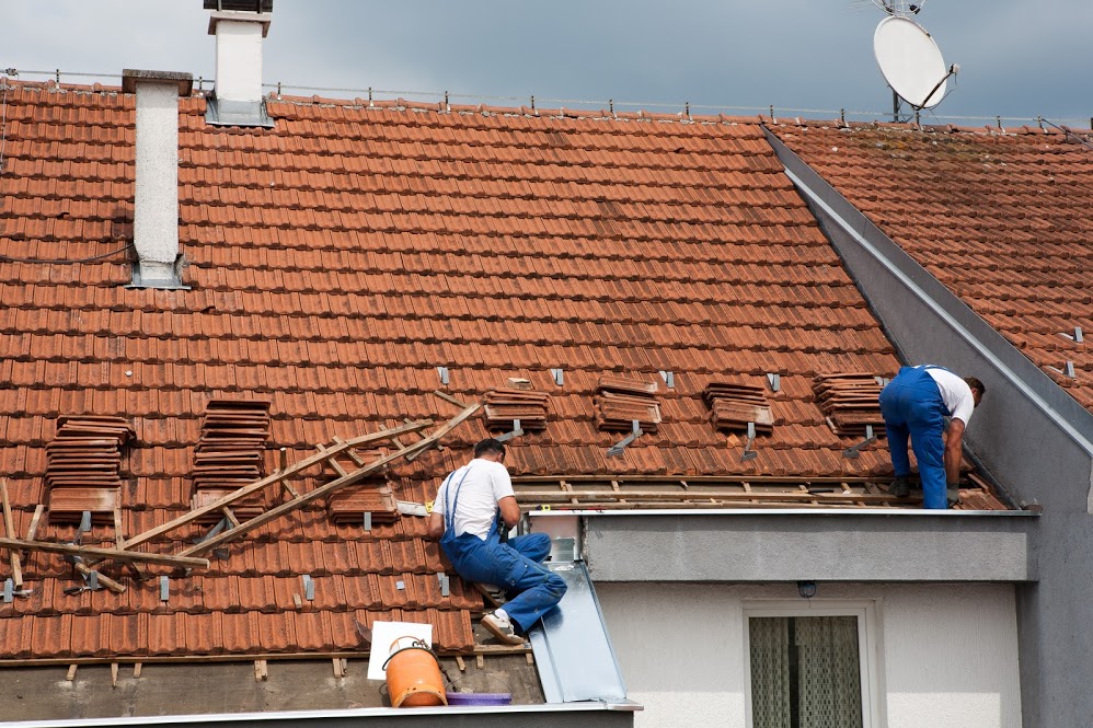 Reparaturen und Dachrenovierungen